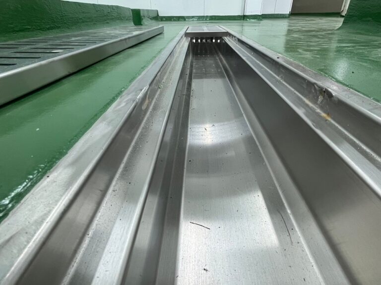 รางกัตเตอร์สแตนเลส