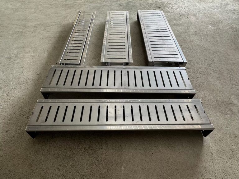 ตะแกรงระบายน้ำสำเร็จรูปสแตนเลส