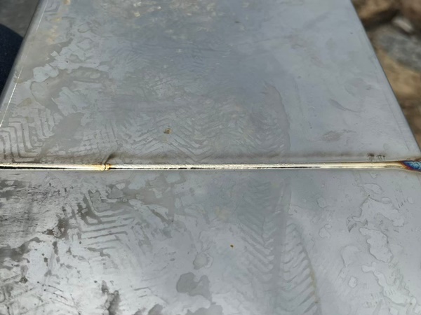 รางน้ำเชื่อมเลเซอร์